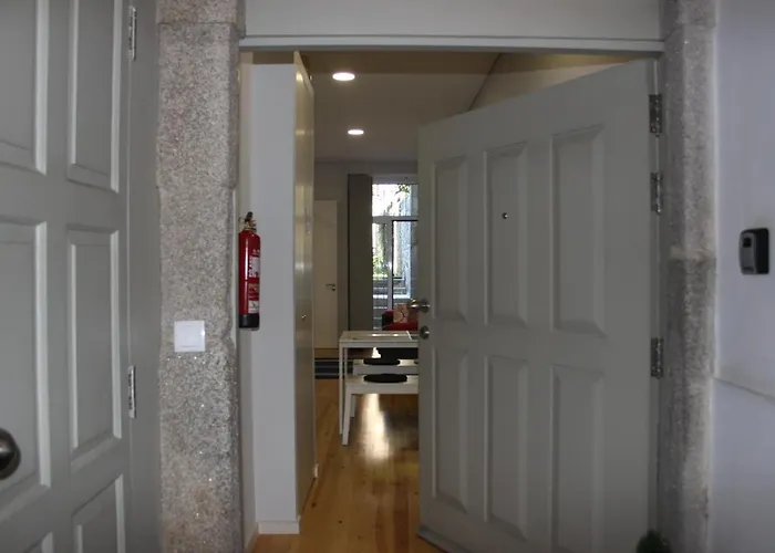 Practical And Comfortable With Garden Apartment Porto