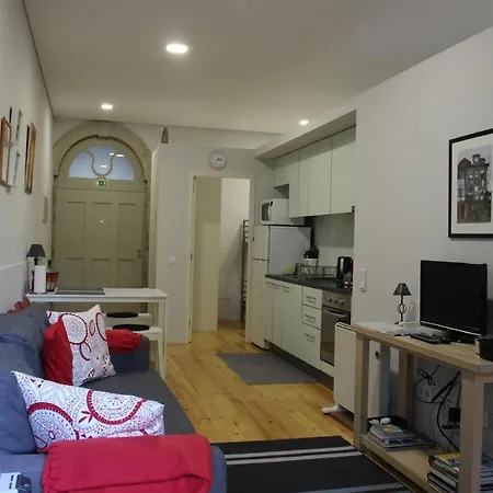 Practical And Comfortable With Garden 아파트 포르투