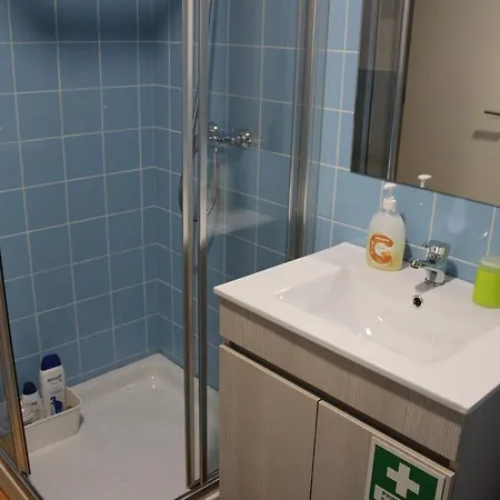 아파트 Practical And Comfortable With Garden 포르투